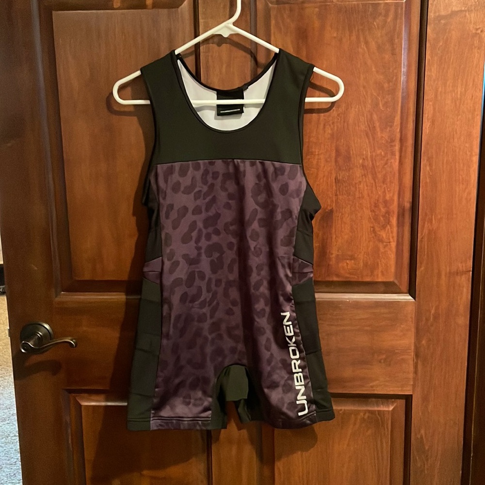 Unbroken Designs, size large women’s singlet.  New with tags.